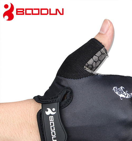 Different parts of fitness gloves use different materials