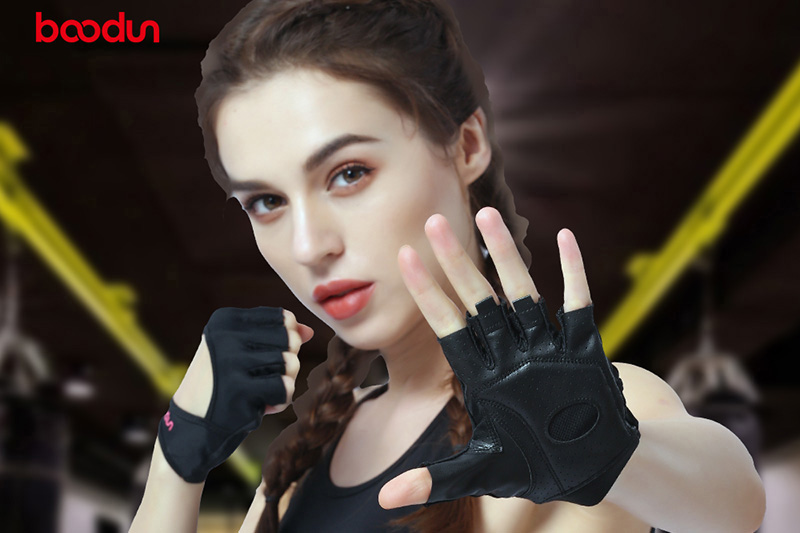 Different parts of fitness gloves use different materials