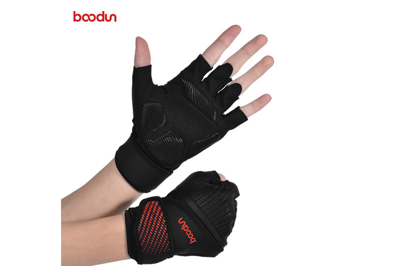 Do you know the materials and craftsmanship in the back of the hand of fitness gloves