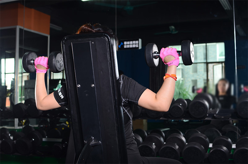 The competitive advantages over producing gym fitness gloves competition