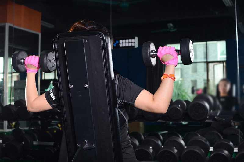 The competitive advantages over producing gym fitness gloves competition