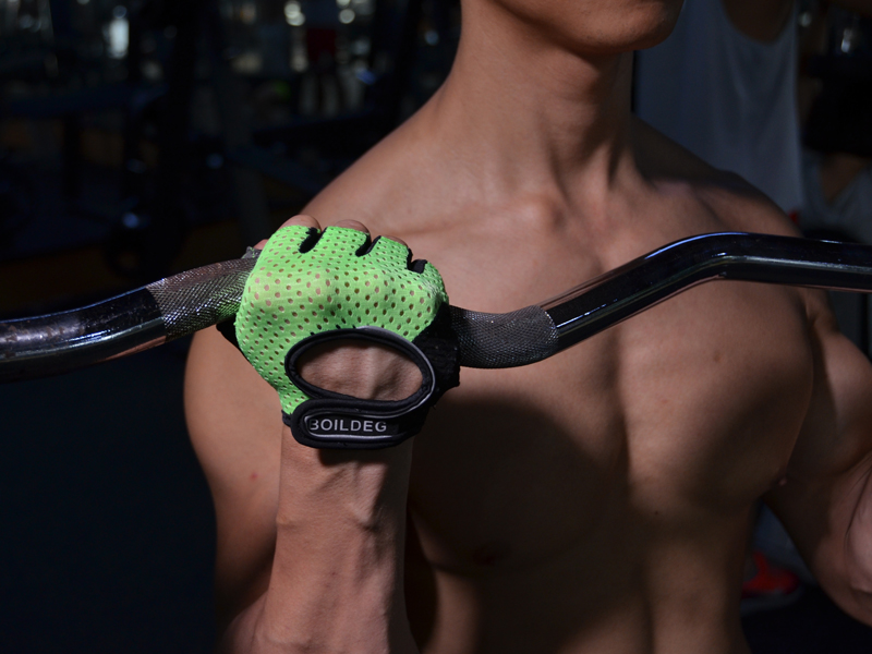 How to solve the great debate of weight lifting gloves