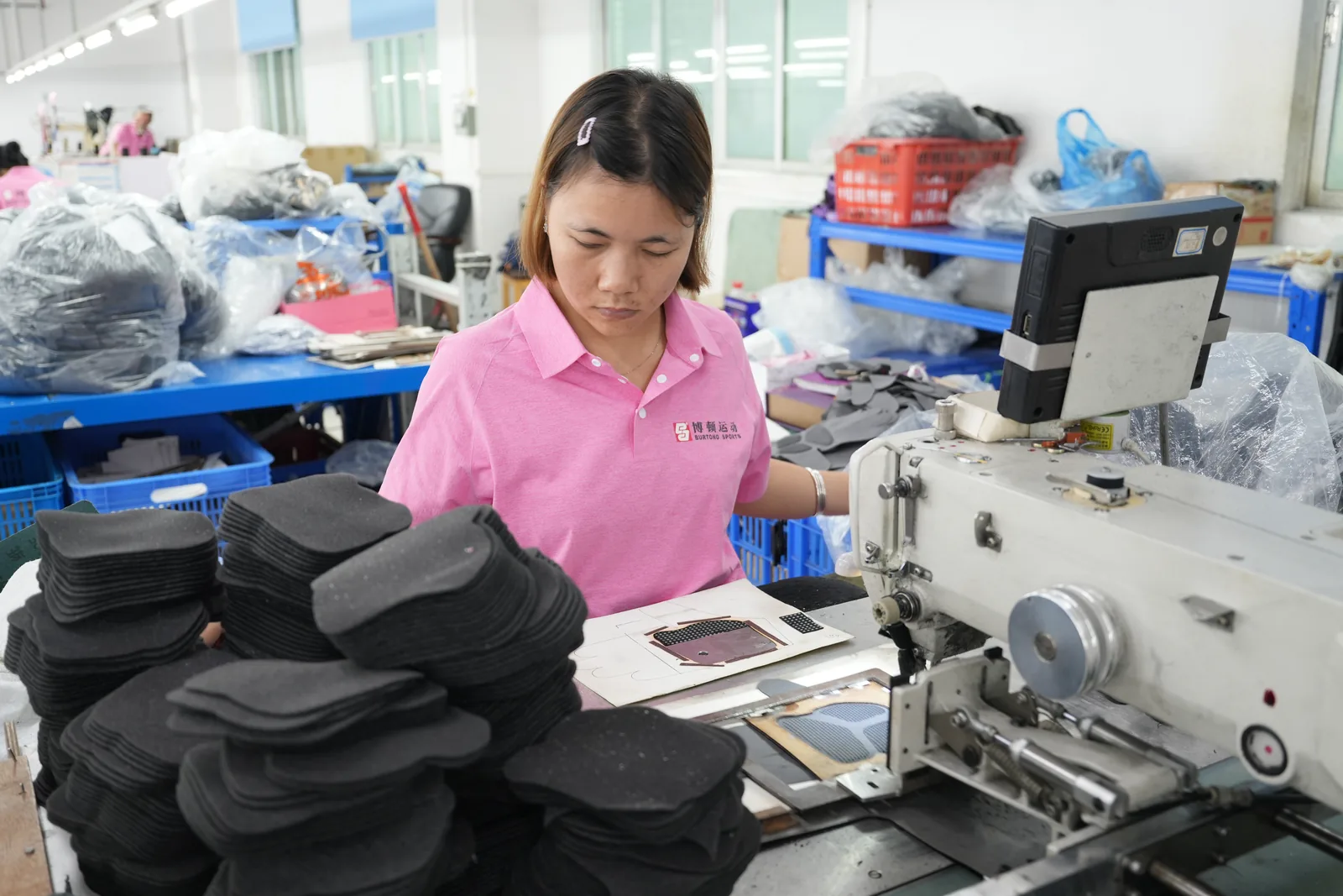 BURTONO sports glove production team working in the sewing workshop
